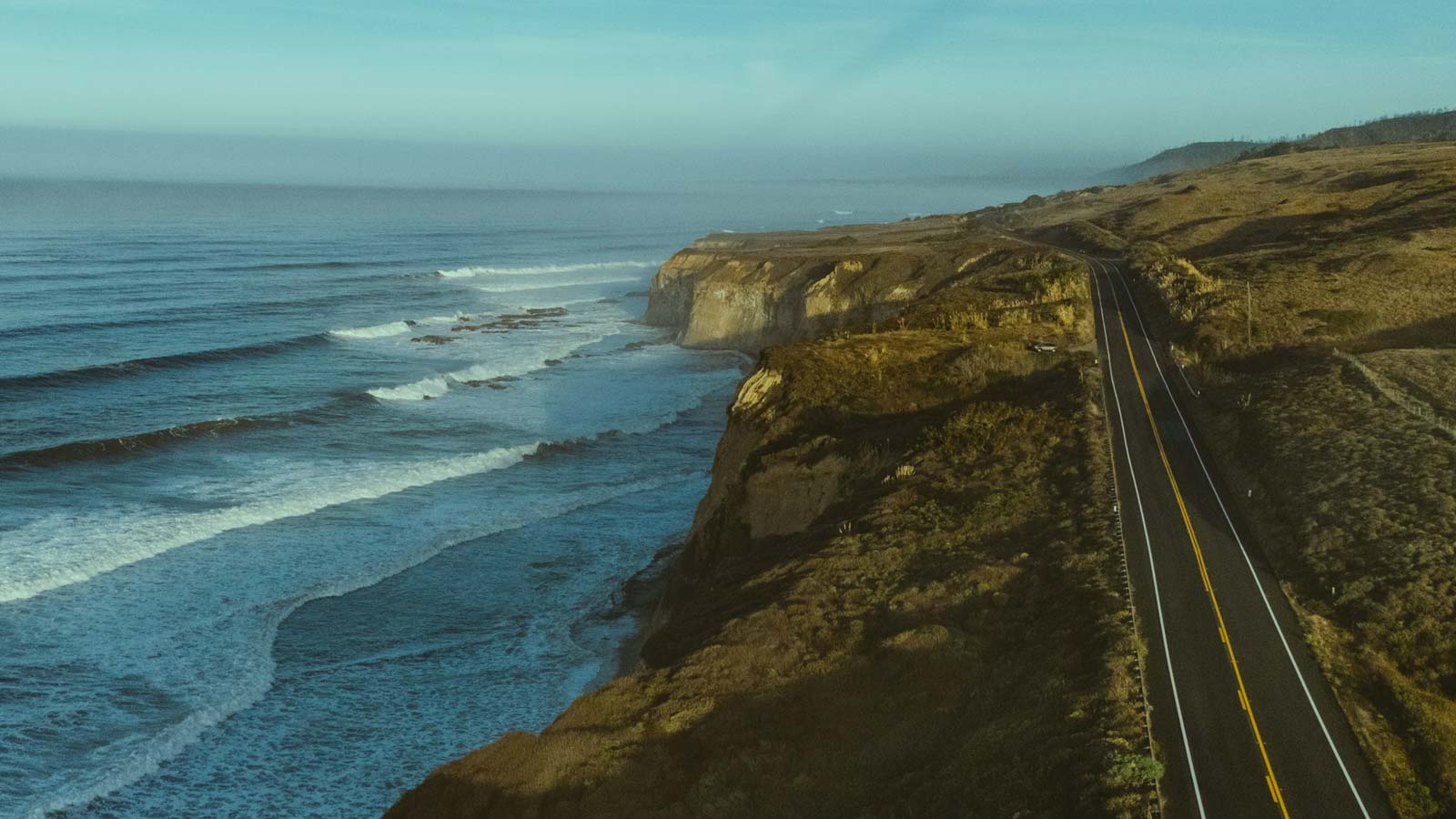 Ocena coastline. Perfect weaves cominbg in sets. Rocky beach and highway stretches near it.