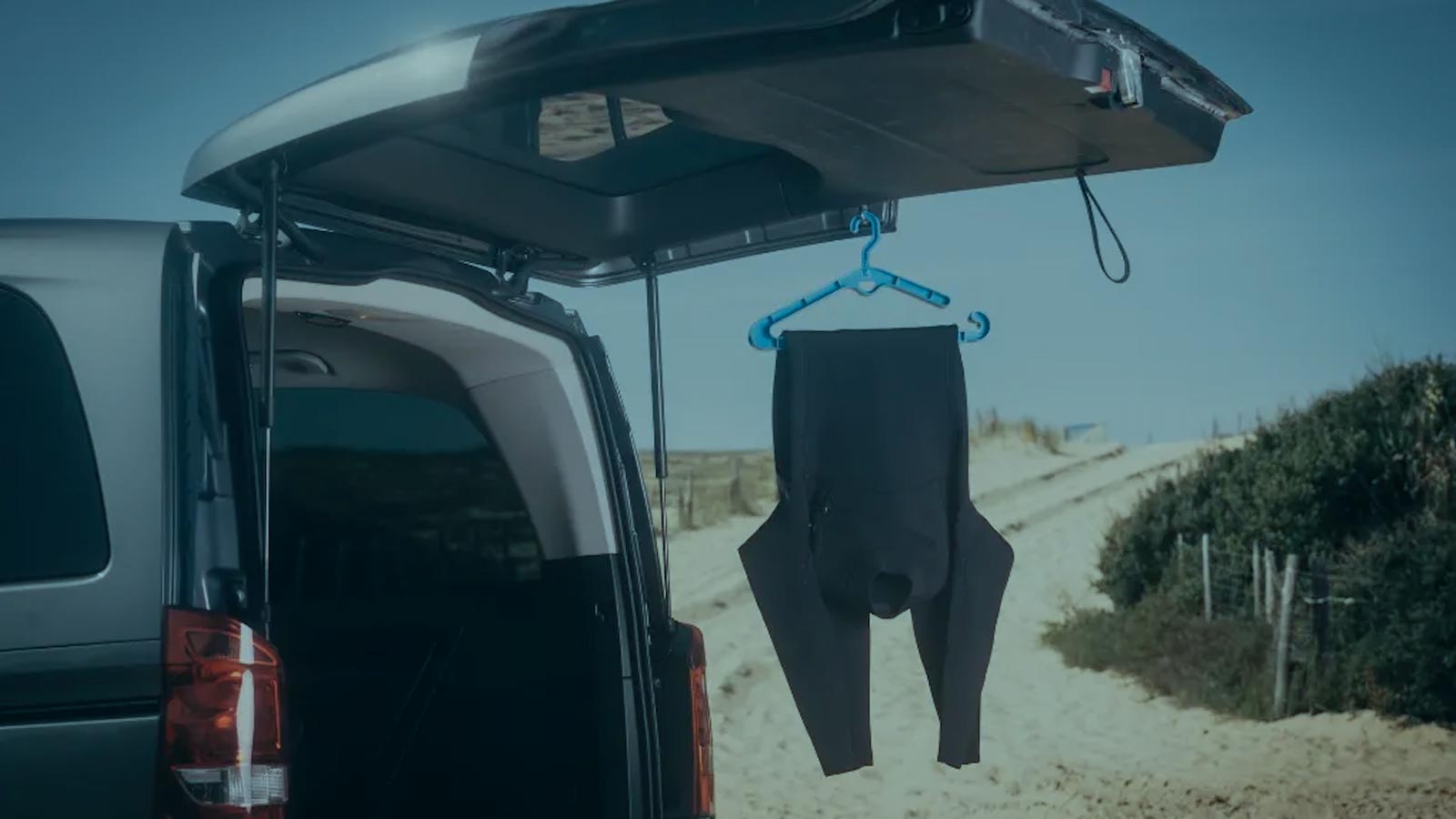 Surflogic kolekcijas bannerim šis būtu mans favorīts:  Surflogic Wetsuit Hangers and Drying Solutions for Surf and Watersports