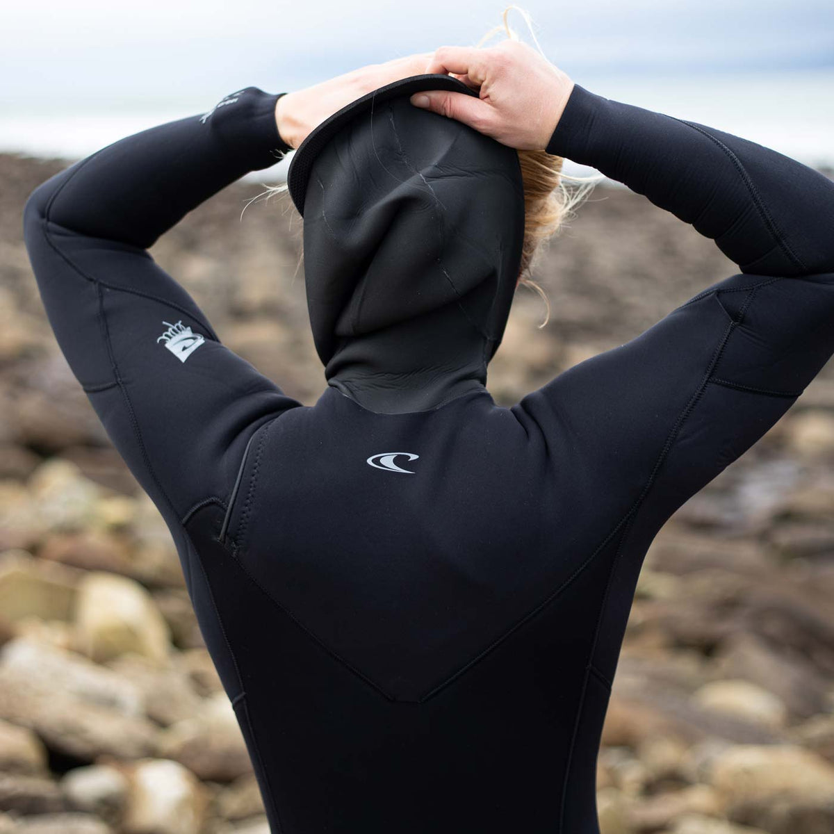 O'Neill WMS Epic 6/4mm Chest Zip W/Hood wetsuit – Black A05