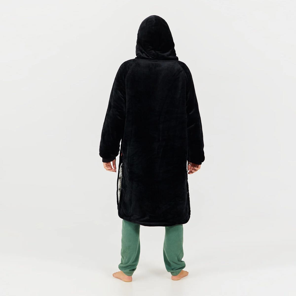 After Essentials Sofa Poncho – Jet Black