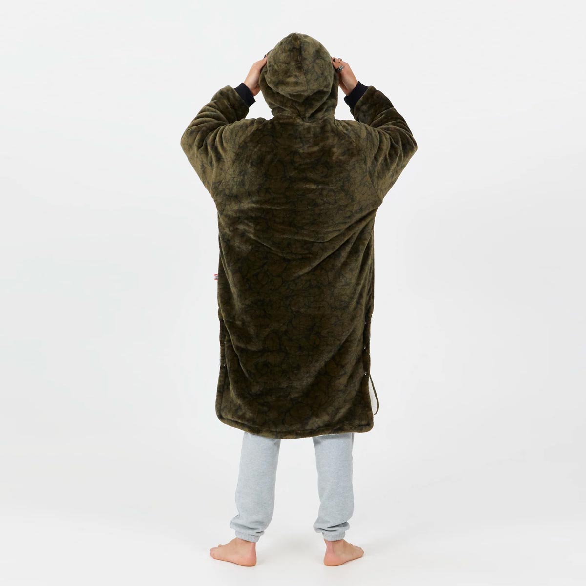 After Essentials Sofa Poncho – Resin