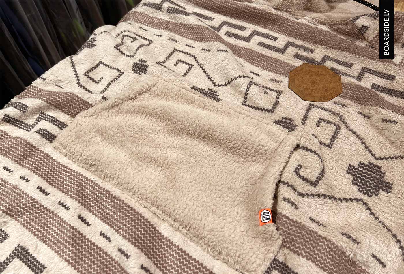 After Essentials Sofa Poncho – The Dude