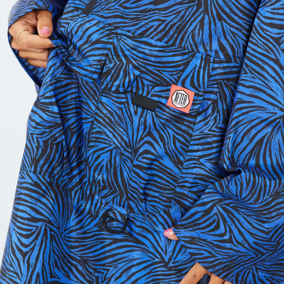 After Essentials Rain Cap Poncho – Zebre