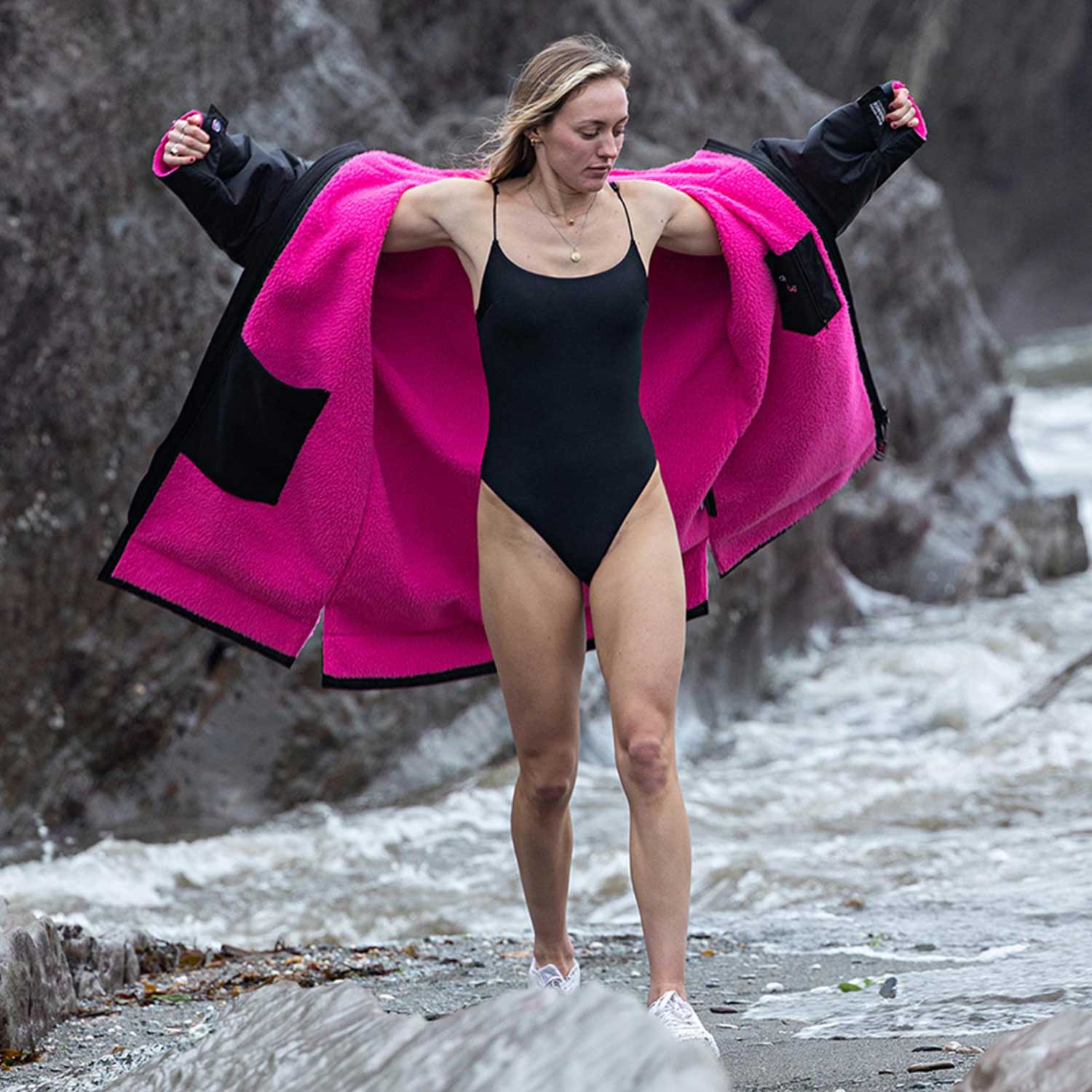 Dryrobe Advance Changing Robe Waterproof Jacket - Black Pink