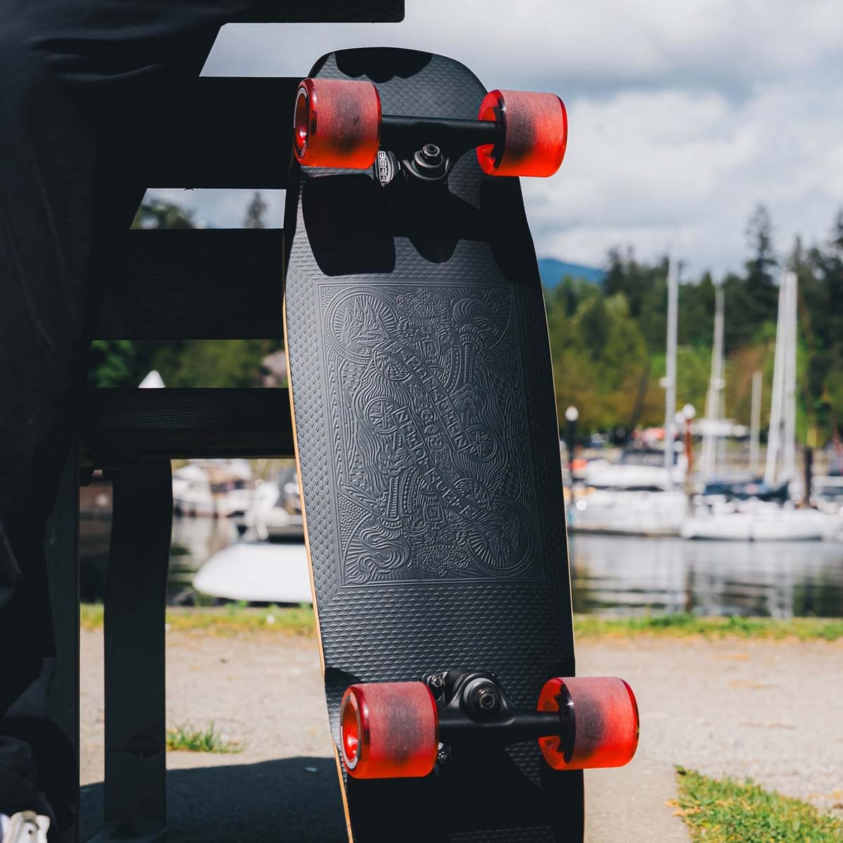 Landyachtz Dinghy 28.5" Coffin Stealth Card Cruiser Skateboard - 73 cm