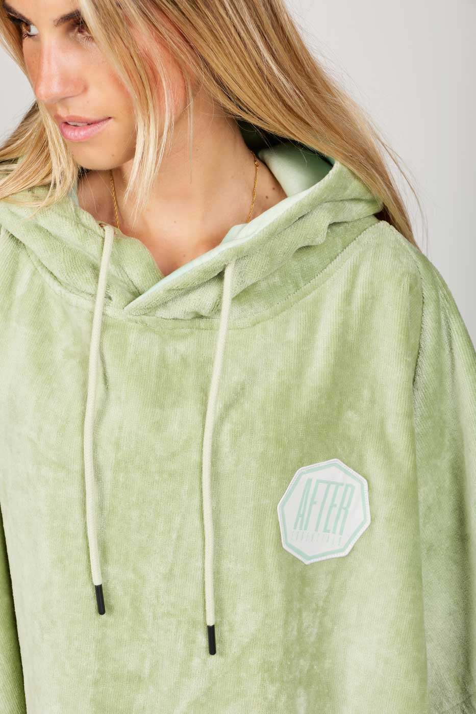 After Essentials High End Jacquard Poncho Towel – Tender Green