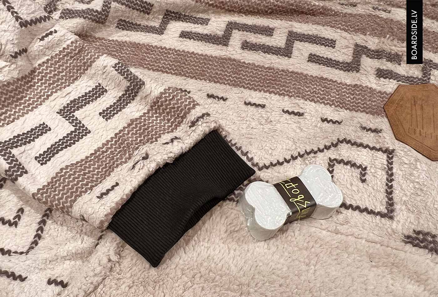 After Essentials Sofa Poncho – The Dude