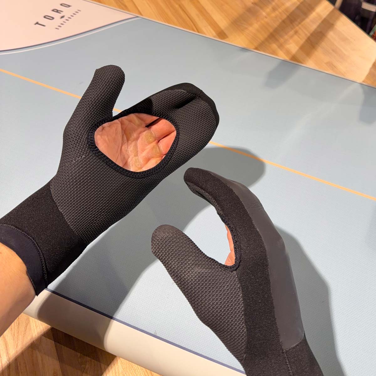 Xcel Infiniti Windseries 3mm 3 Finger Open Palm Mitten for Windsports