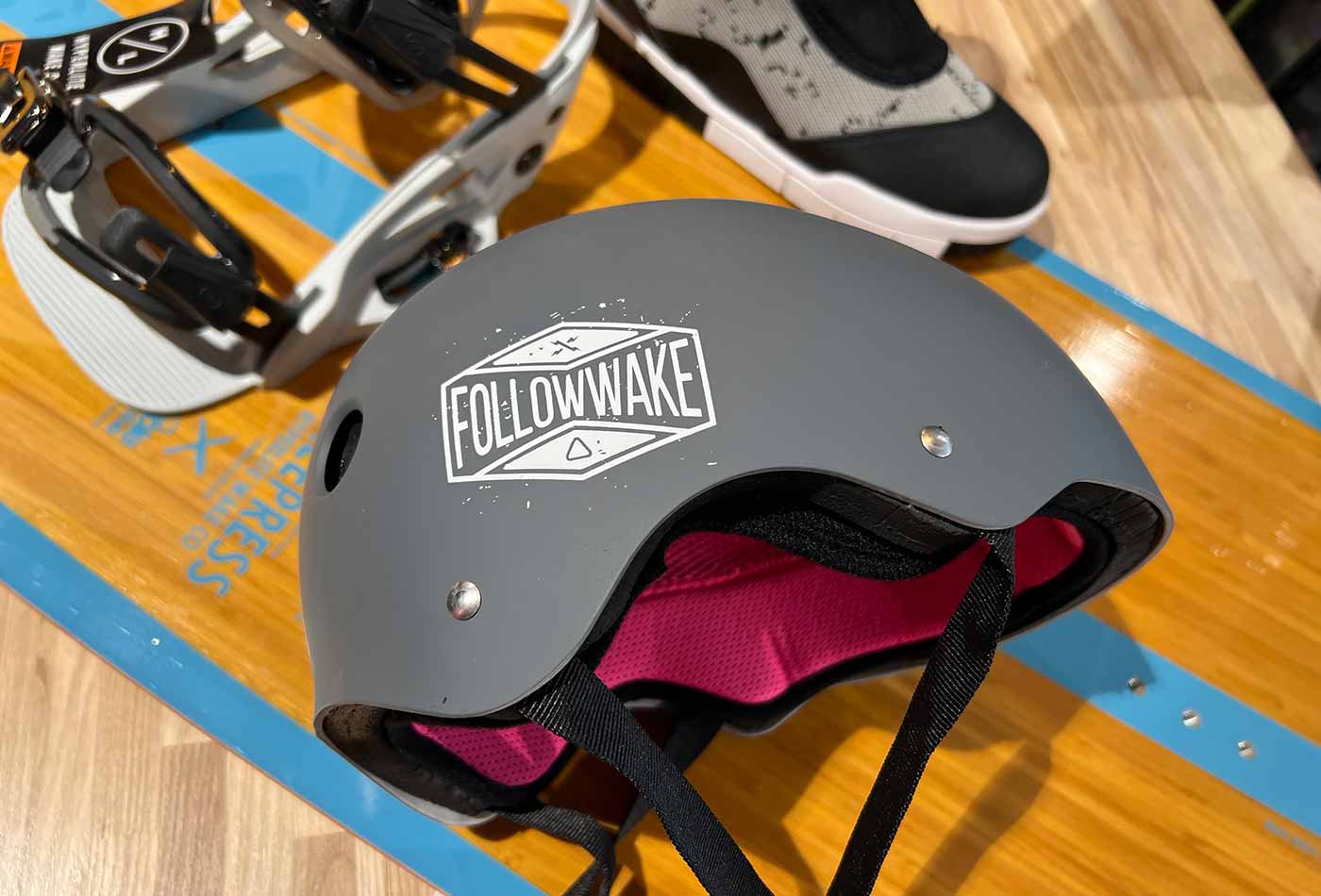Helmet Follow Pro – Charcoal Pink