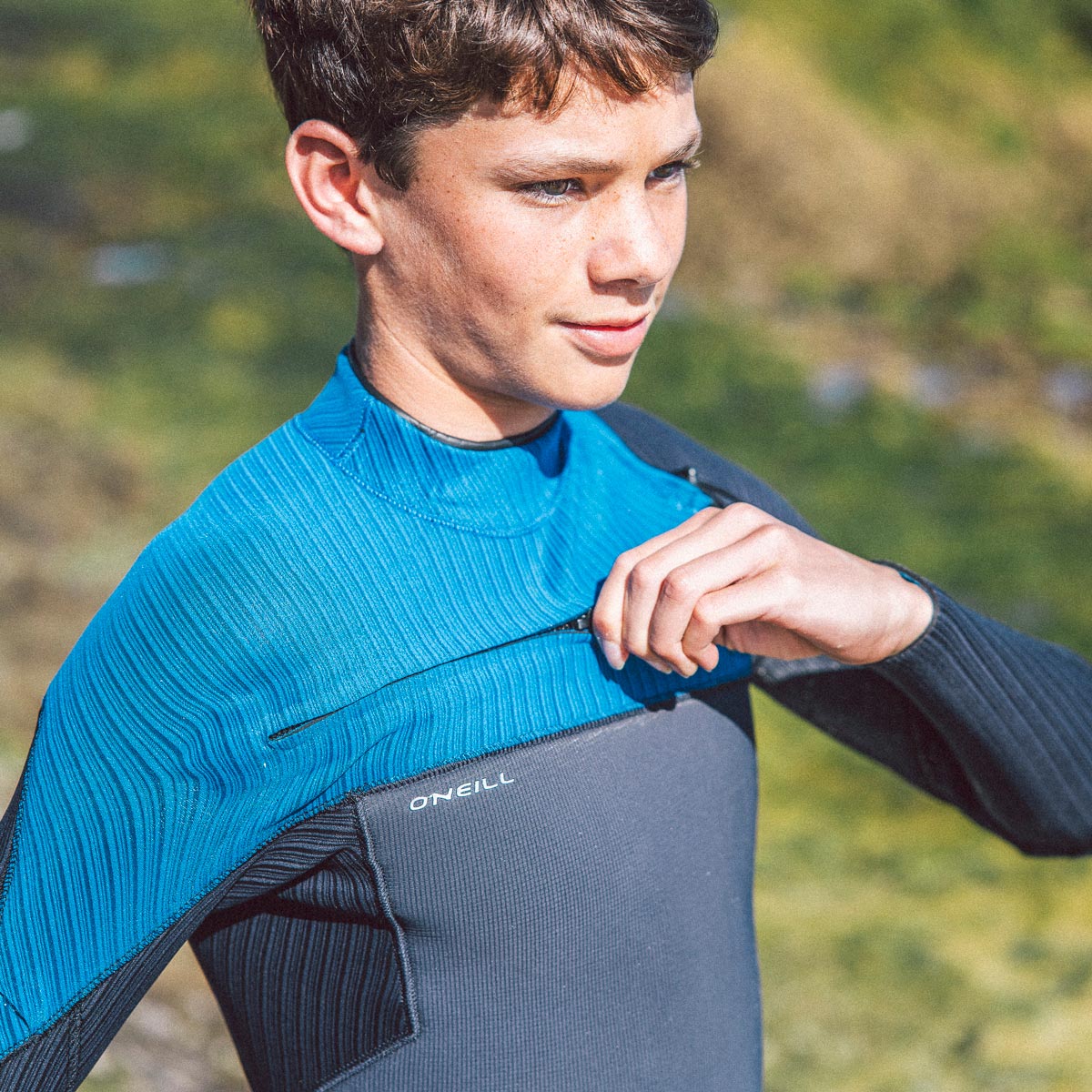 O’Neill Youth Hyperfreak 4/3+ Chest Zip Full Wetsuit – Grap/Smoke/Baliblu HT6