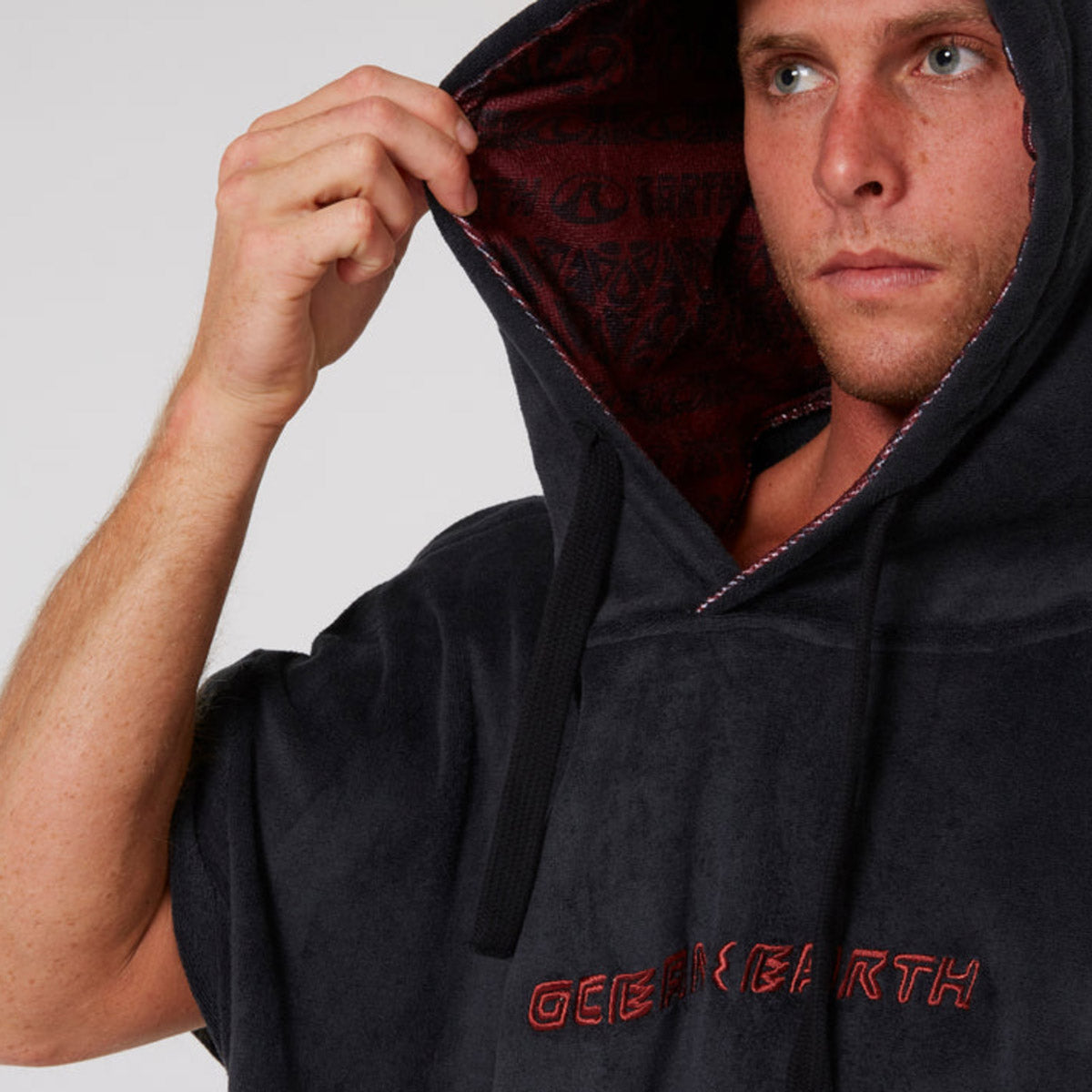 Ocean & Earth Strike Hooded Poncho – Dull Black