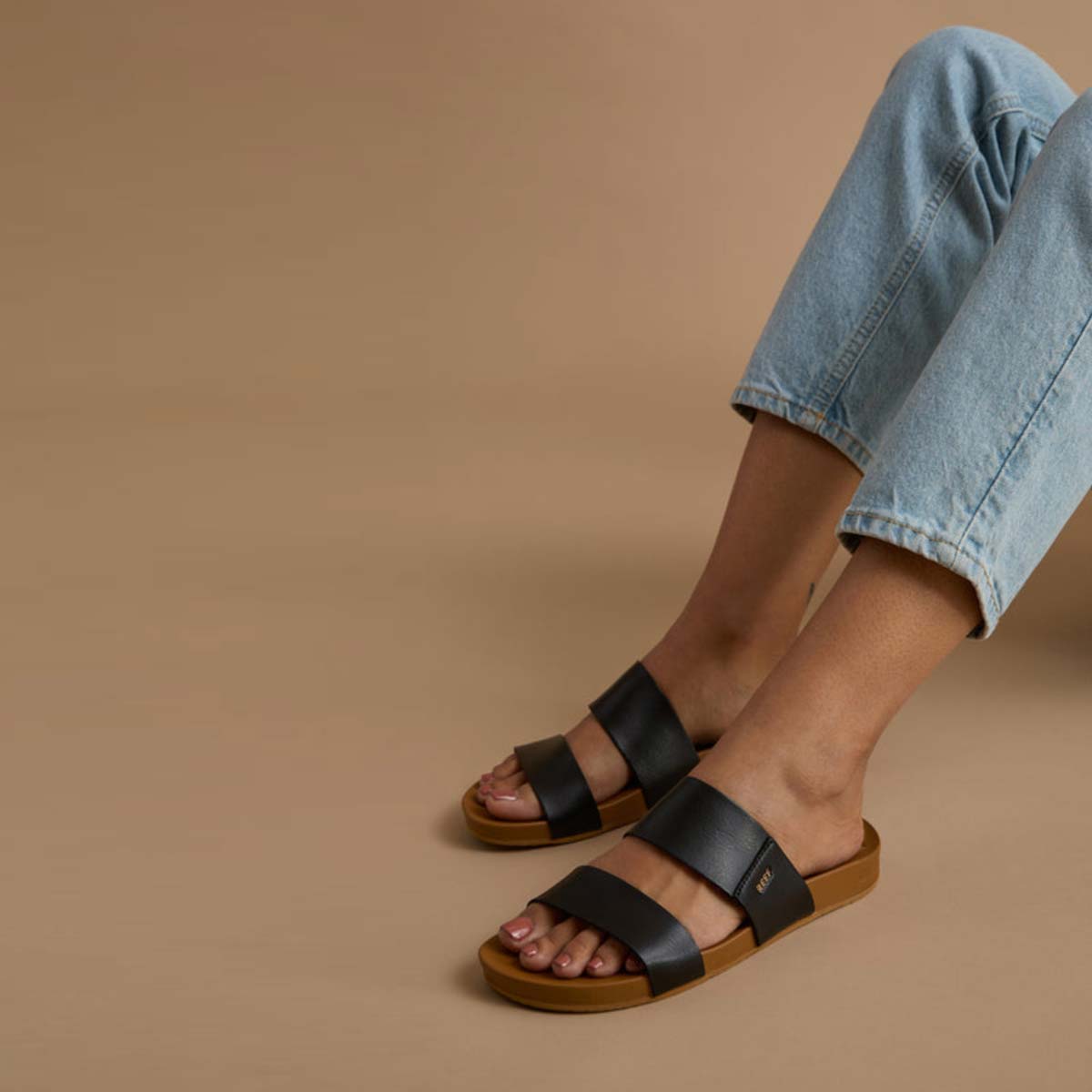 Reef Women's Cushion Vista Slides – Black/Natural